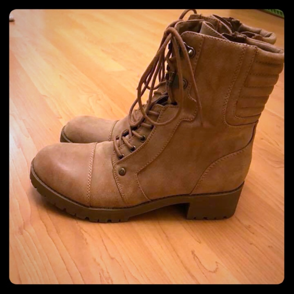 Guess boots never worn